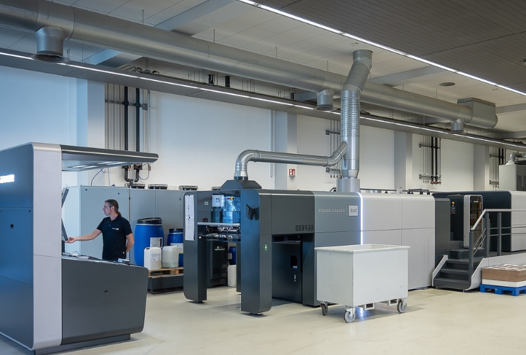 Koenig & Bauer Durst opens dedicated hall for hybrid press solution